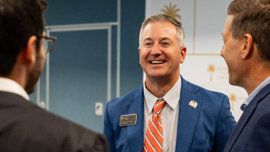 The Economic Club of Miami and the Making of a Global City